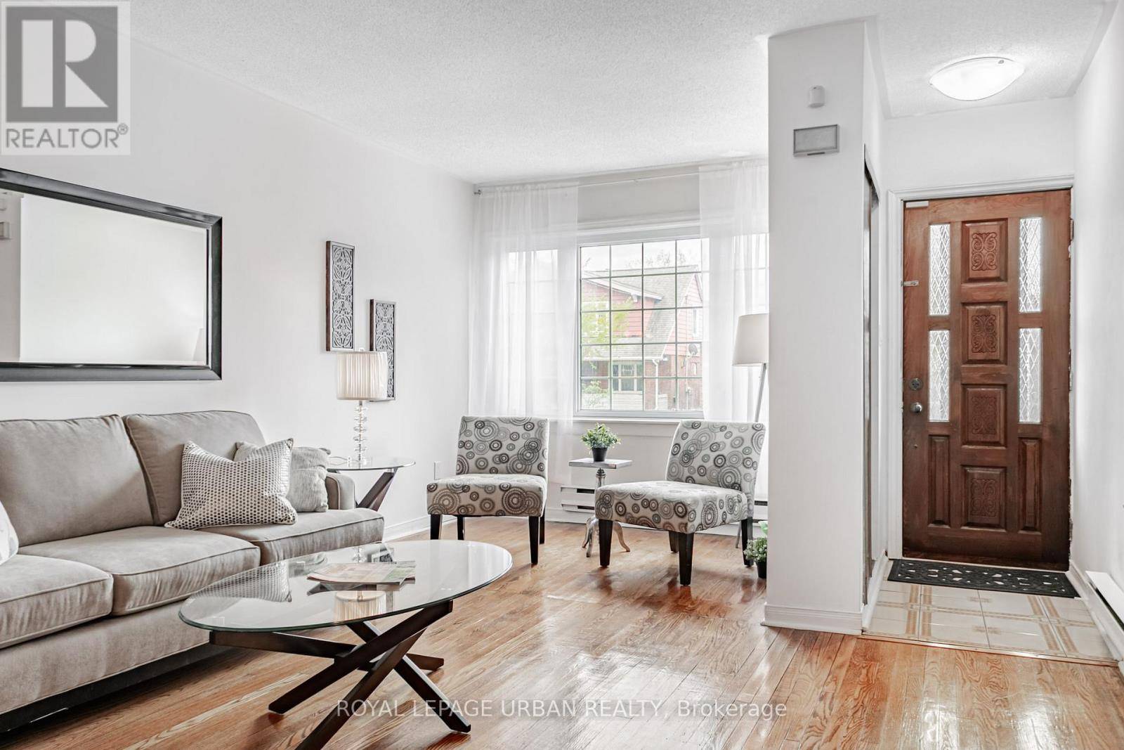 Toronto (danforth Village-east York), ON M4J1X6,144 ALDWYCH AVENUE