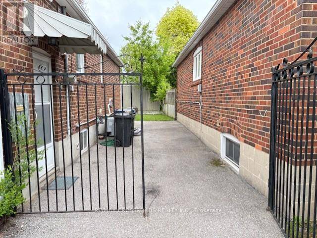 Toronto (east York), ON M4C3V4,307 Glebemount ( Bsmt ) AVE #Bsmt