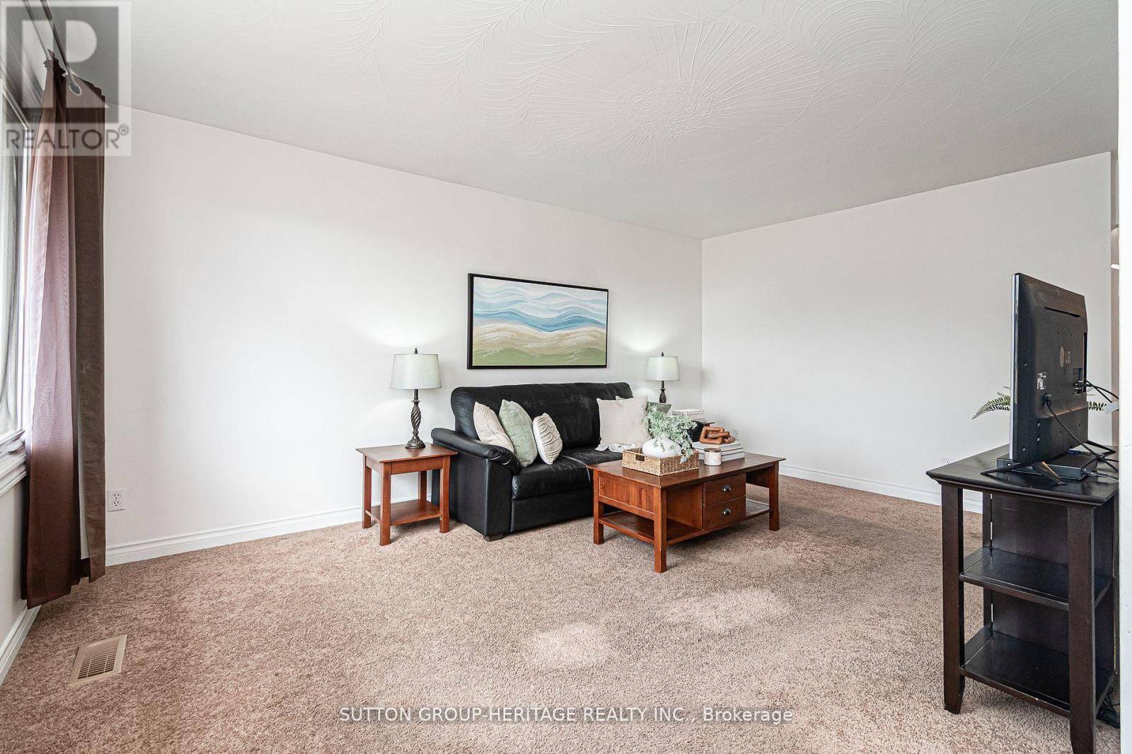 Oshawa (lakeview), ON L1H3V1,388 WOLFE STREET