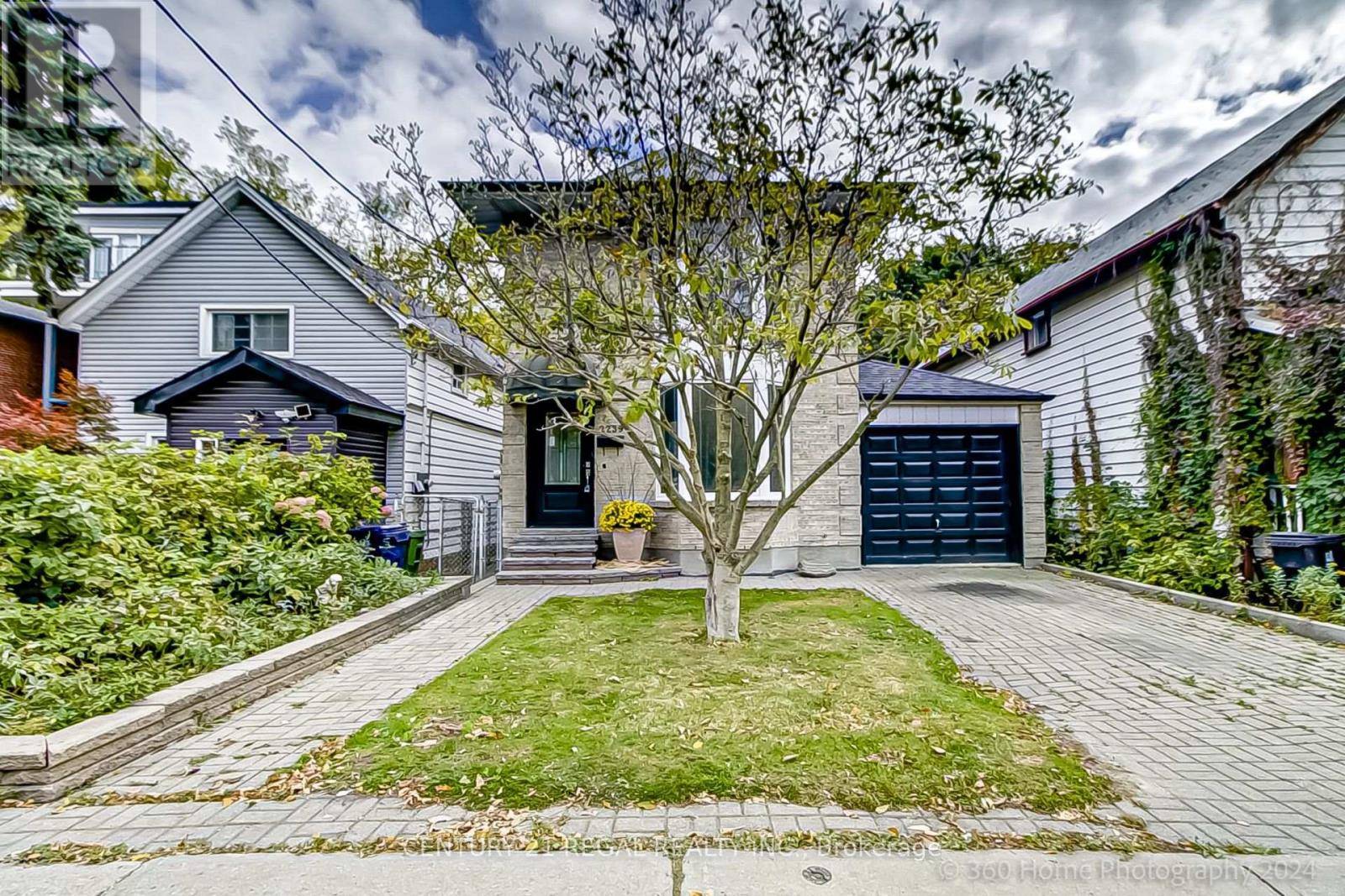 Toronto (east End-danforth), ON M4E2C9,2239 GERRARD STREET E
