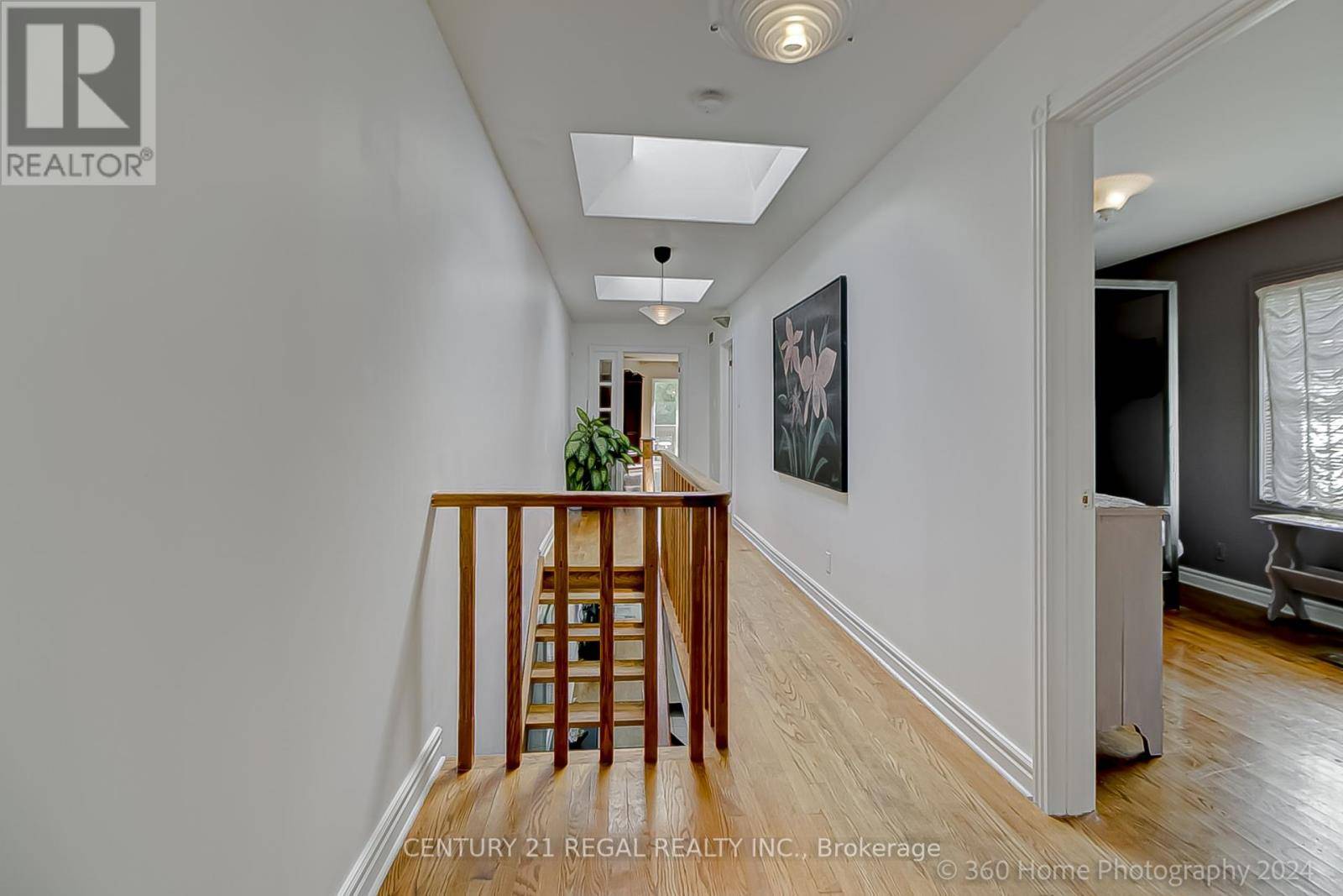 Toronto (east End-danforth), ON M4E2C9,2239 GERRARD STREET E