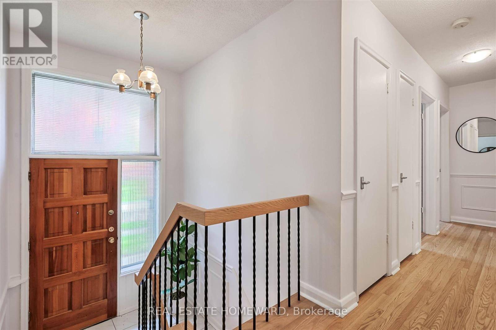 Toronto (woburn), ON M1H1B5,8 BURNVIEW CRESCENT
