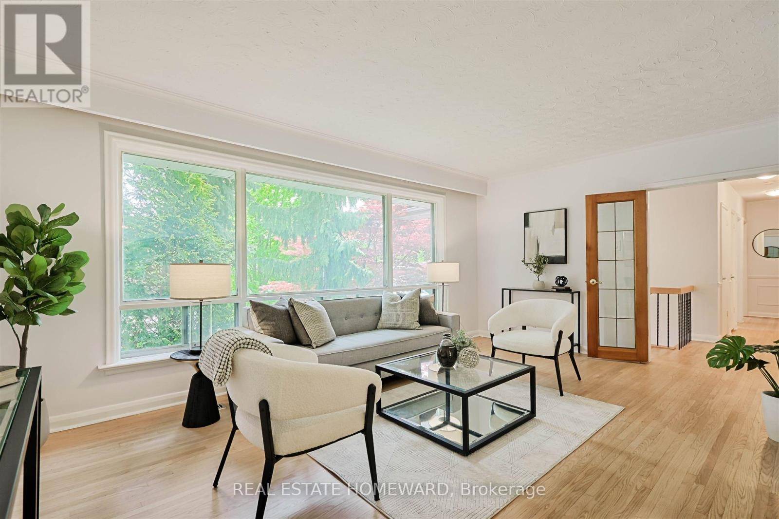 Toronto (woburn), ON M1H1B5,8 BURNVIEW CRESCENT