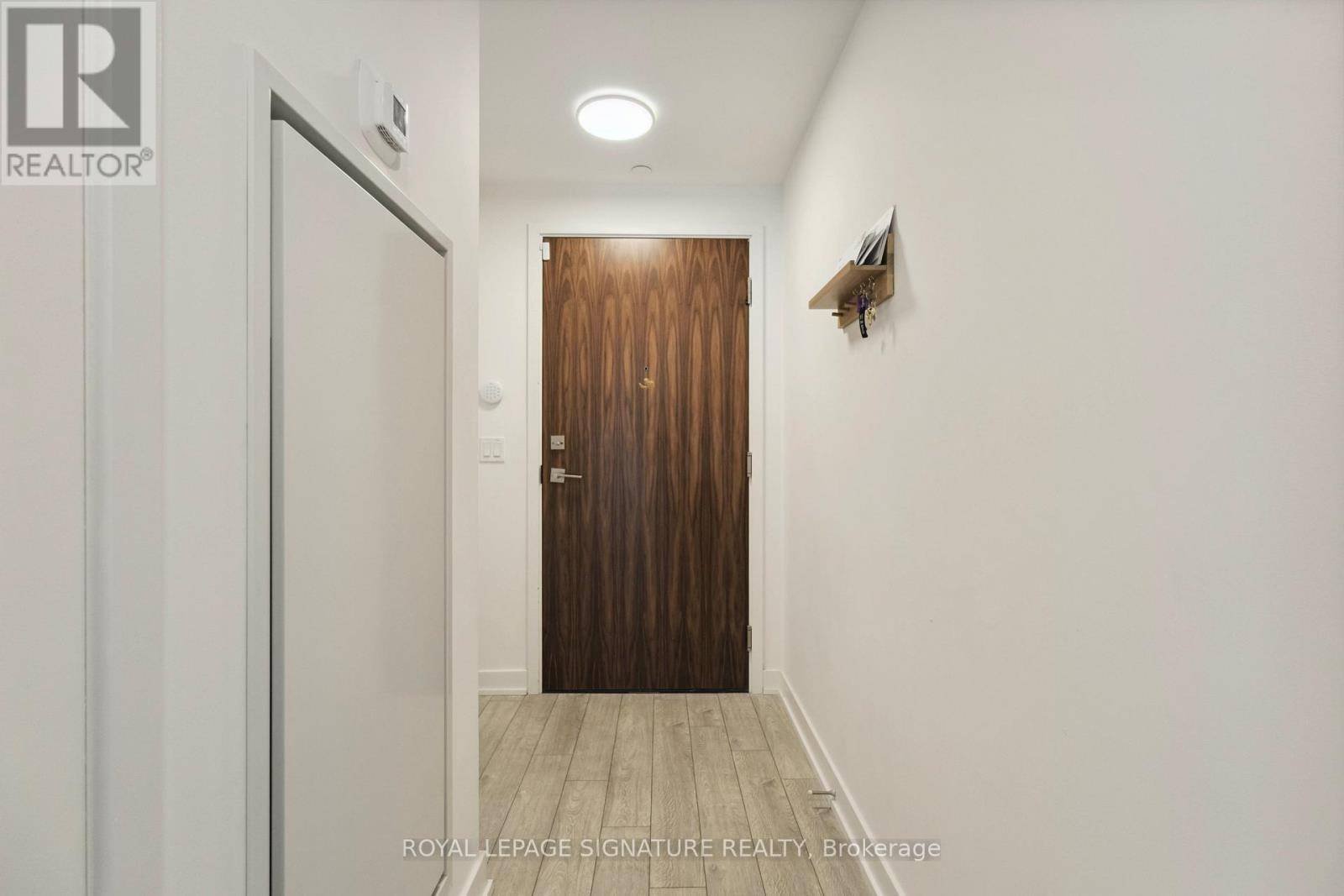 Toronto (south Riverdale), ON M4M1G4,665 Queen ST East #313