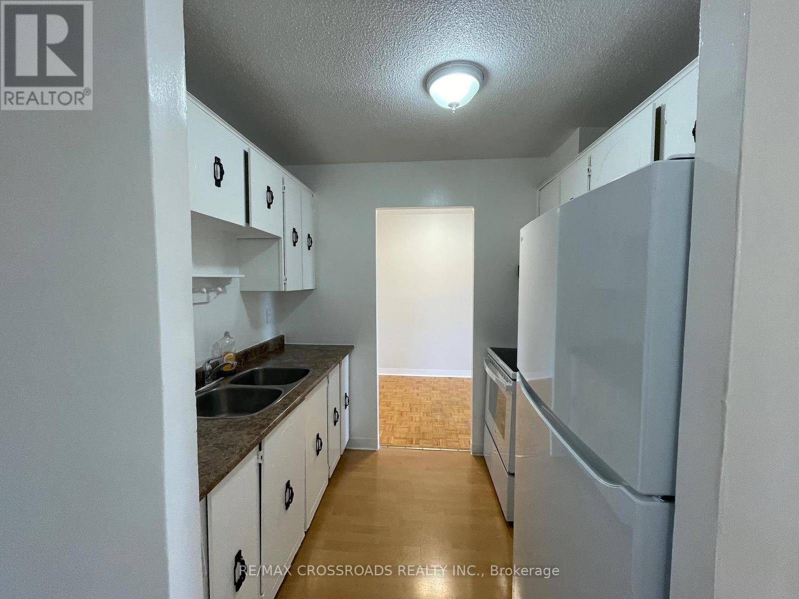 Toronto (the Beaches), ON M4L1S5,1 Kingston RD #306