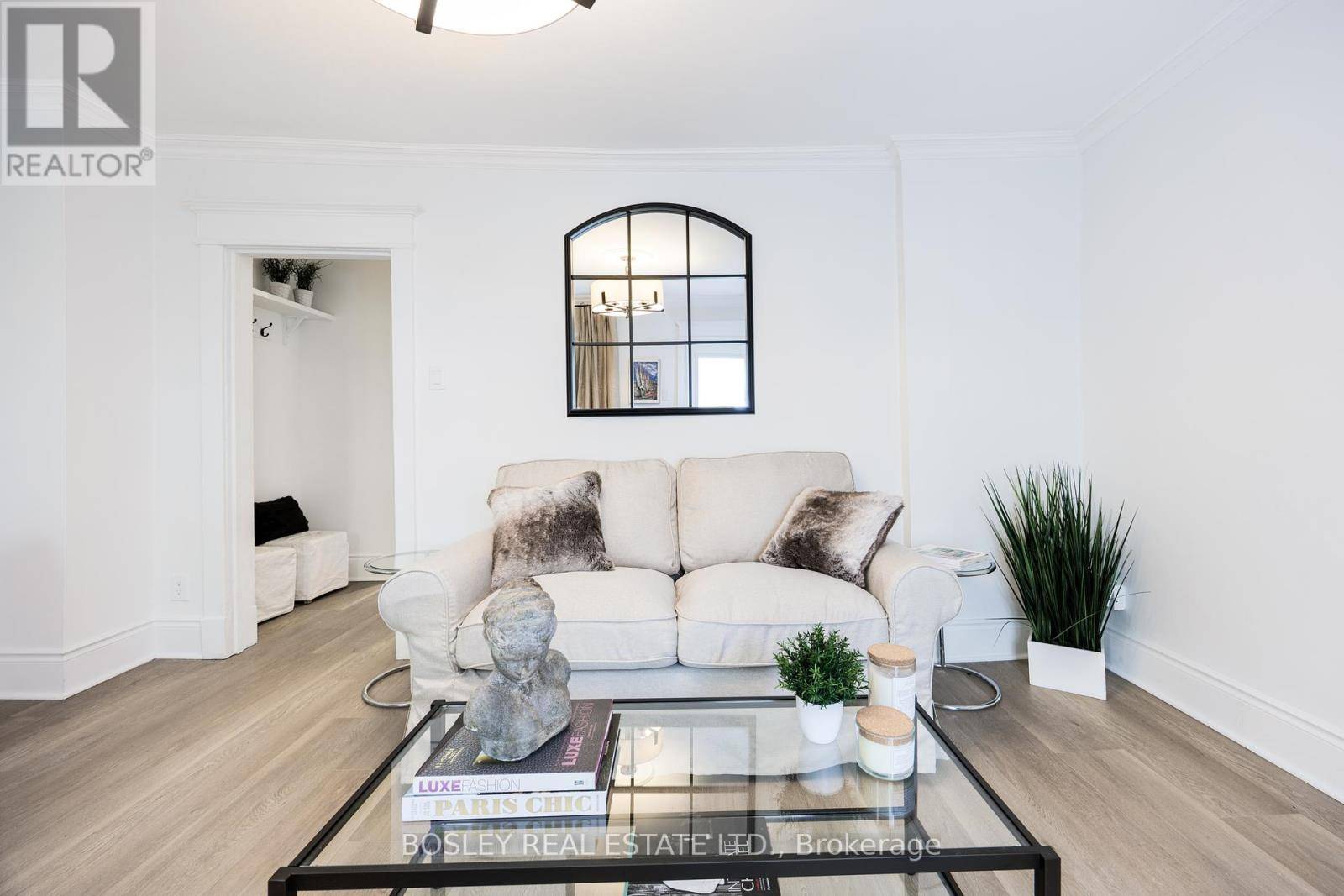 Toronto (woodbine-lumsden), ON M4C4L7,30 OAK PARK AVENUE