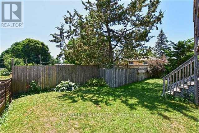 Oshawa (centennial), ON L1G7L6,37 CALEDON COURT