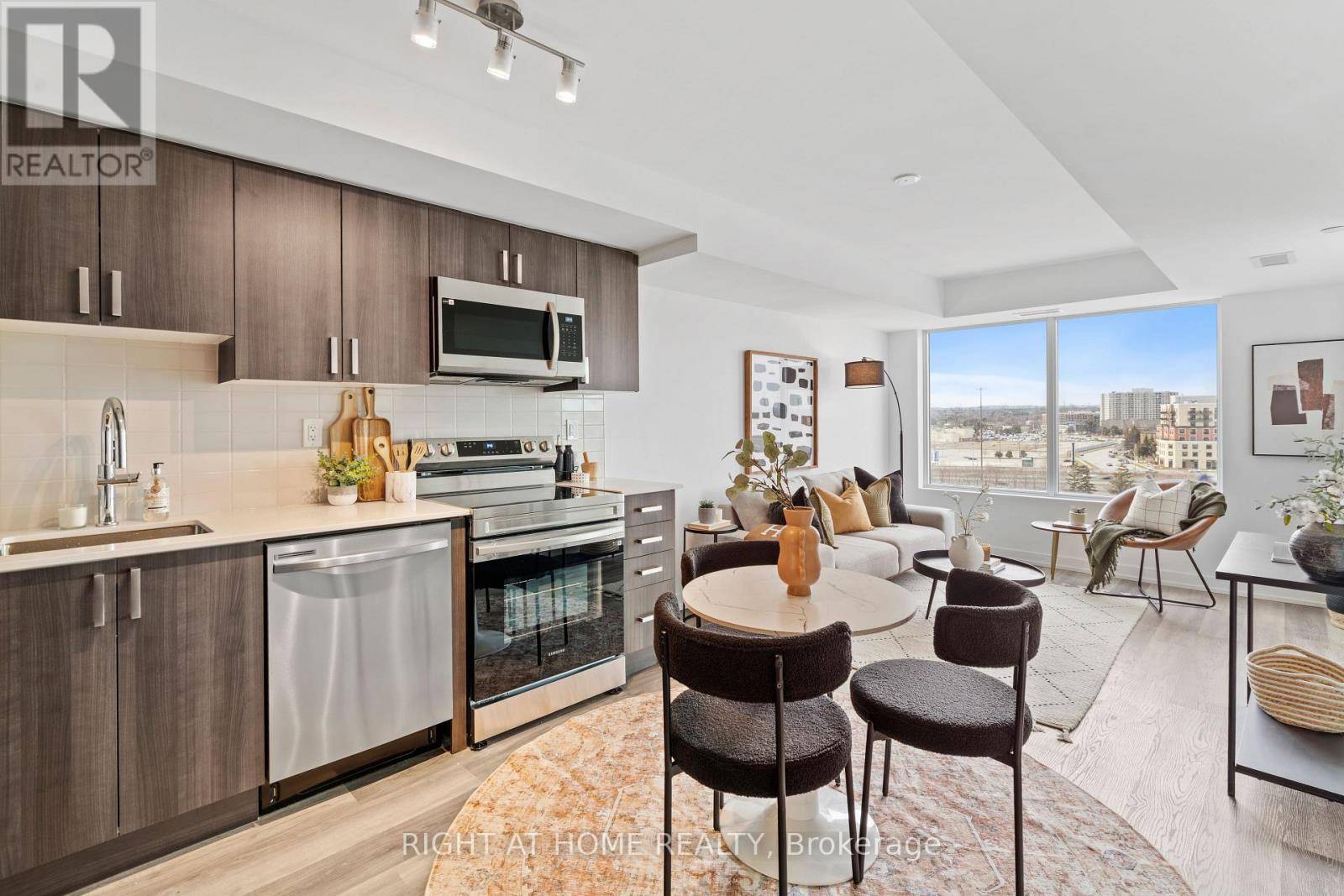 Pickering (bay Ridges), ON L1W0C4,1435 Celebration DR #909