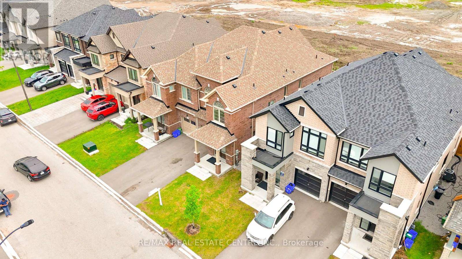 Whitby, ON L1P0N2,34 PETER HOGG COURT