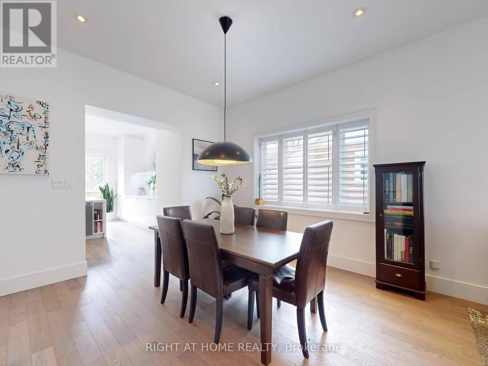 Toronto (danforth Village-east York), ON M4J4G9,77 LEROY AVENUE
