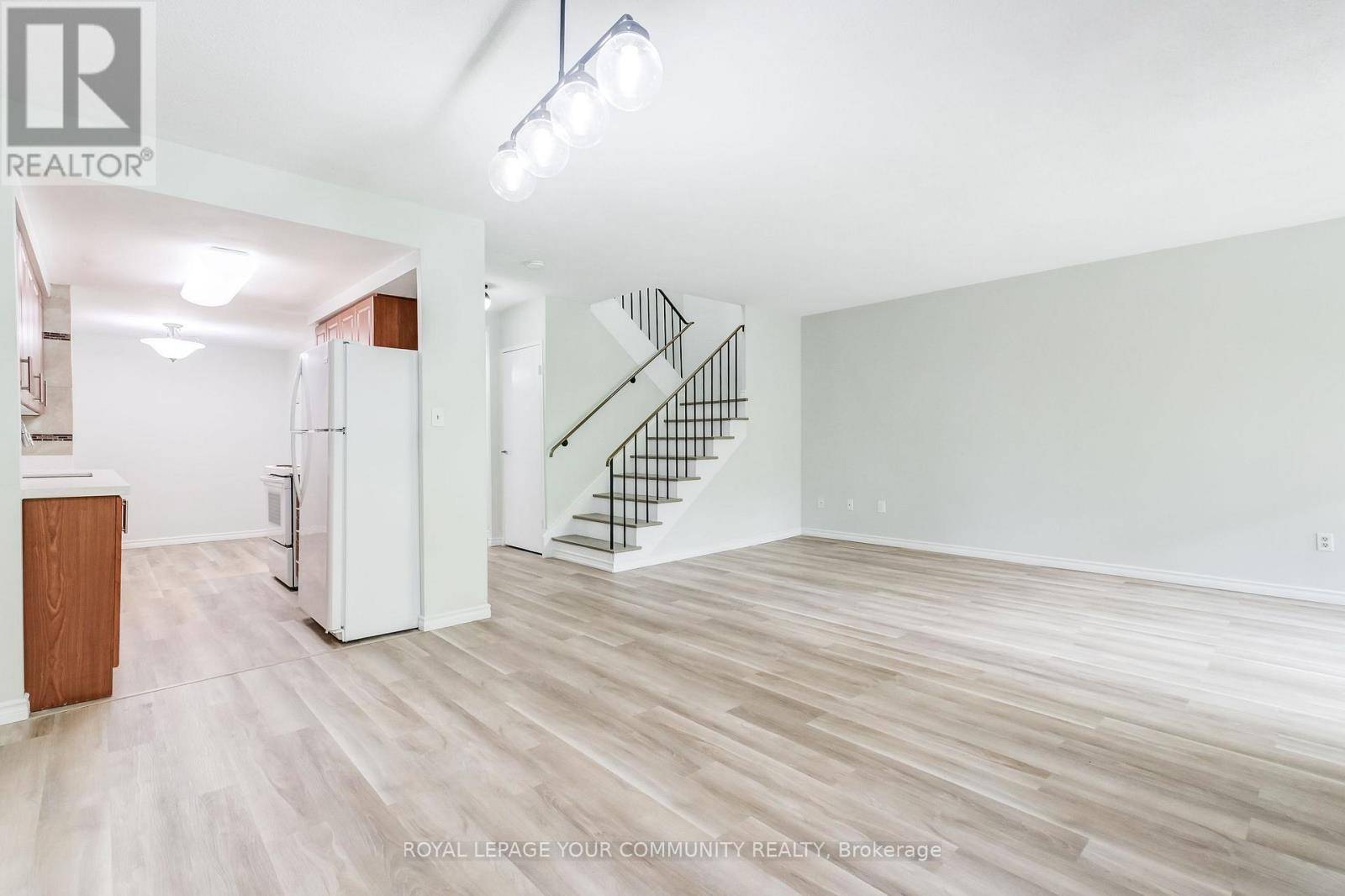 Toronto (crescent Town), ON M4C5L3,6 Crescent Town RD #406