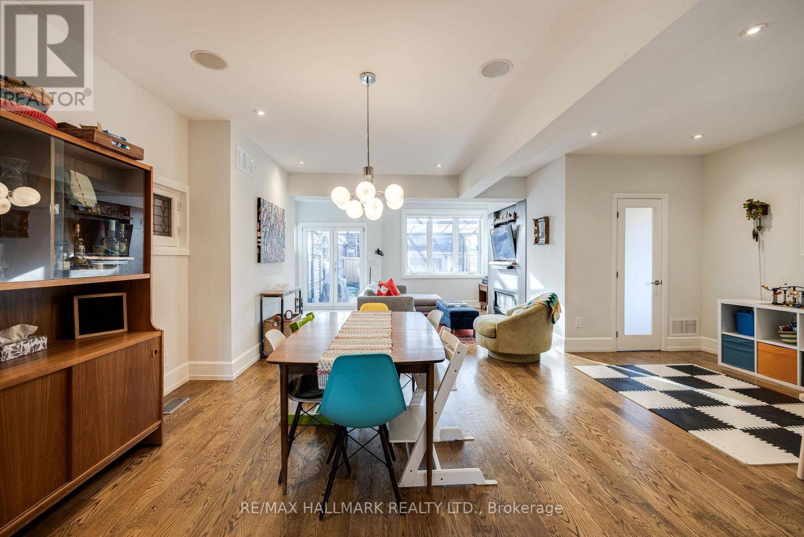 Toronto (playter Estates-danforth), ON M4K2X6,70 JACKMAN AVENUE