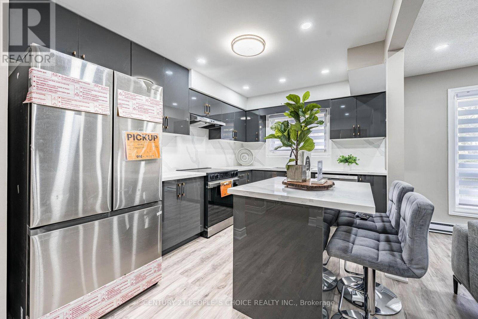 Oshawa (central), ON L1H7N8,506 Normandy ST #25