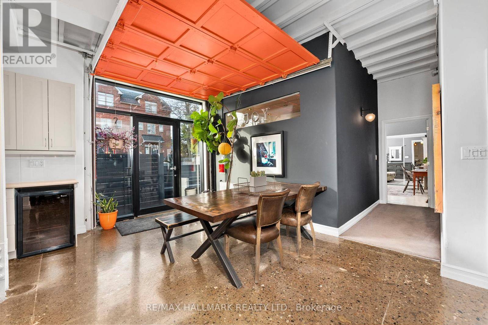 Toronto (greenwood-coxwell), ON M4L1B6,2B Minto ST #Loft 2