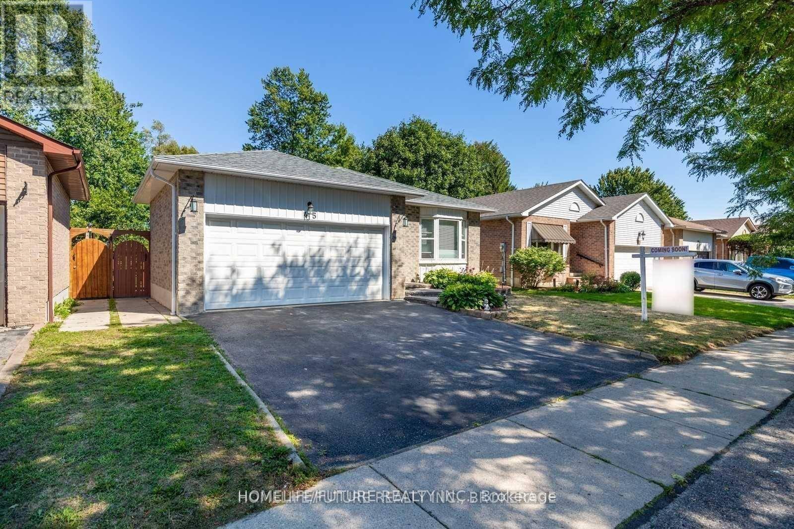 Whitby (downtown Whitby), ON L1N7K8,45 Regency CRES #Main