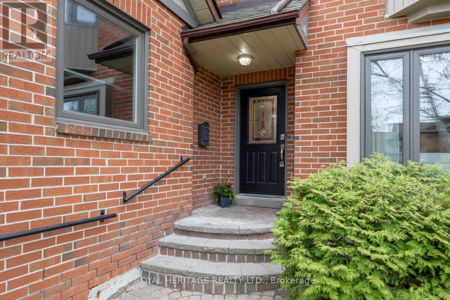 Pickering (liverpool), ON L1V5H7,1534 SILVER SPRUCE DRIVE N
