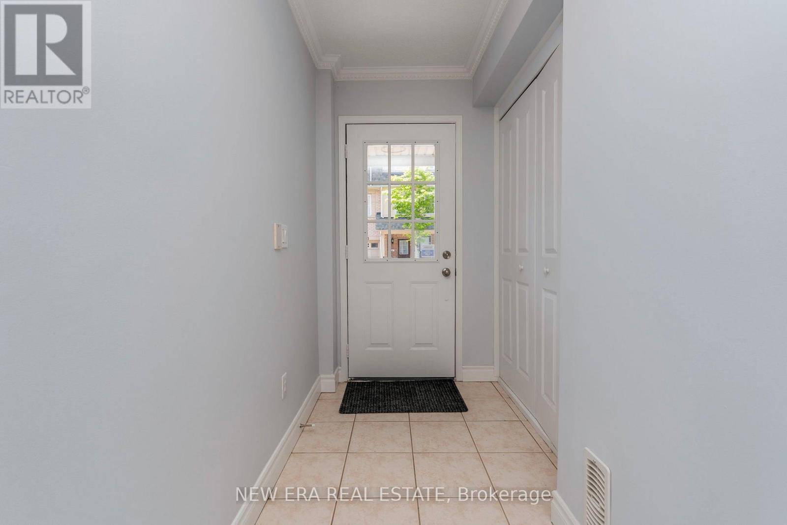 Toronto (dorset Park), ON M1P5H4,124 Jenkinson WAY #24