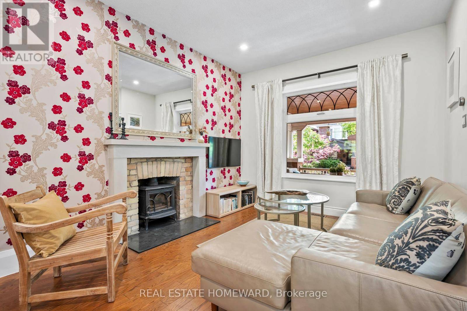 Toronto (the Beaches), ON M4L3T5,277 WAVERLEY ROAD