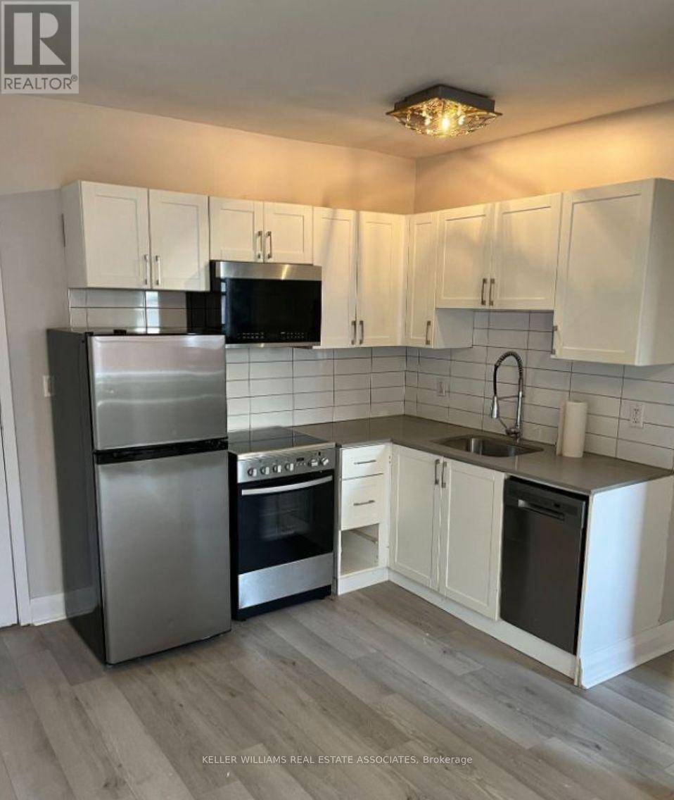 Toronto (east End-danforth), ON M4C5B1,53 Dawes RD #204