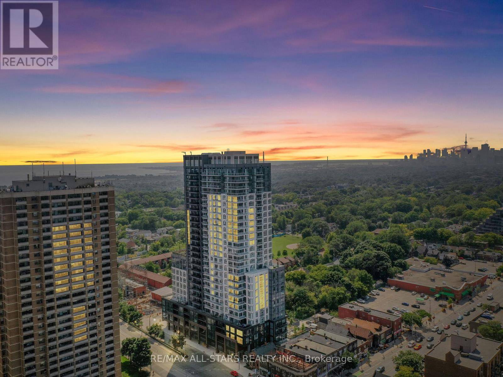 Toronto (east End-danforth), ON M4C0B3,286 Main ST #408