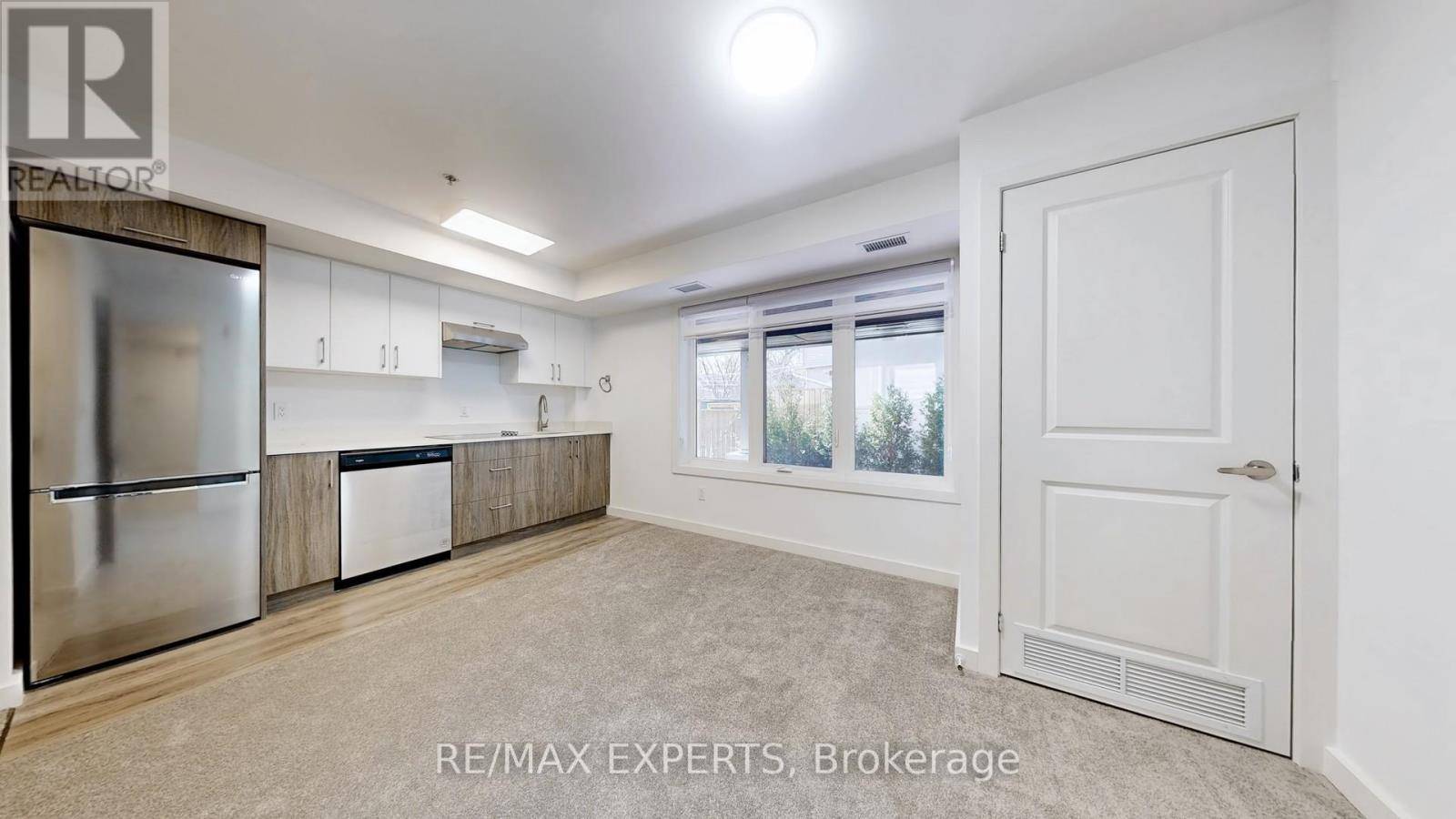 Toronto (greenwood-coxwell), ON M4L2V8,45 Connaught AVE #102