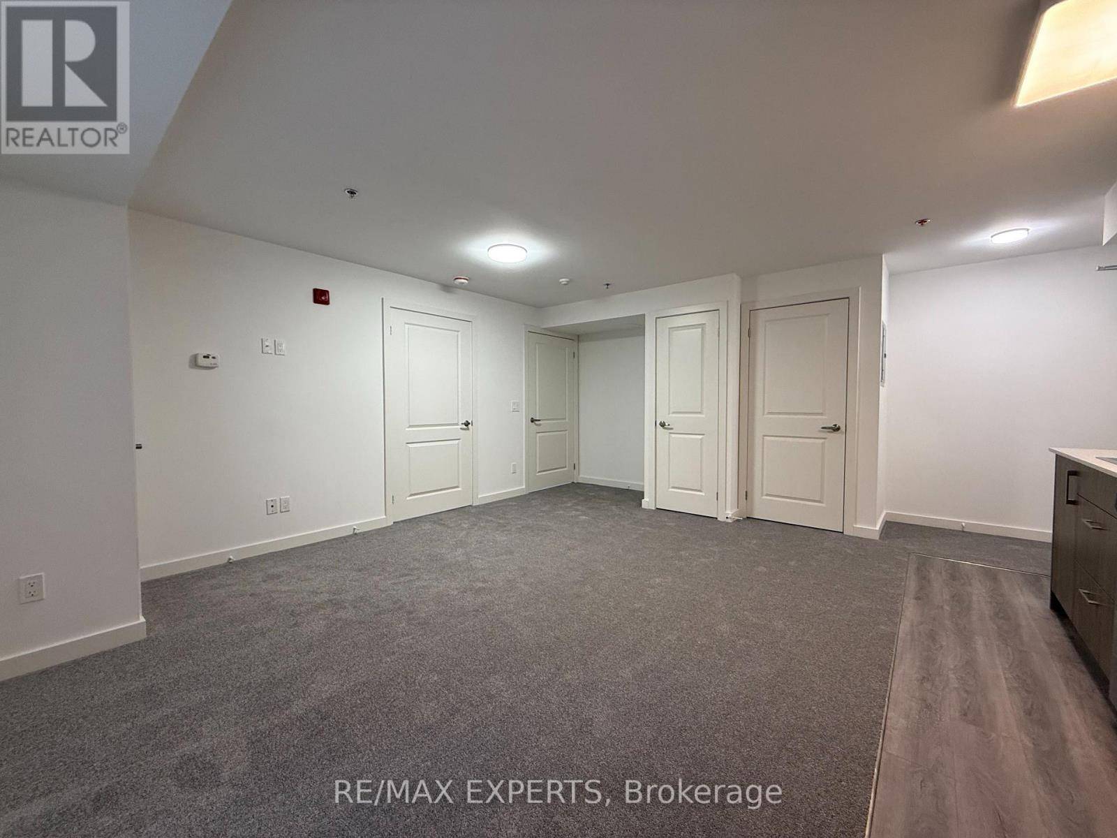 Toronto (greenwood-coxwell), ON M4L2V8,45 Connaught AVE #104