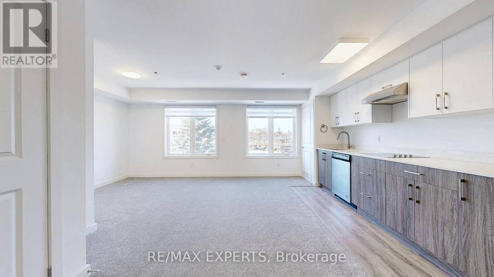 Toronto (greenwood-coxwell), ON M4L2V8,45 Connaught AVE #405