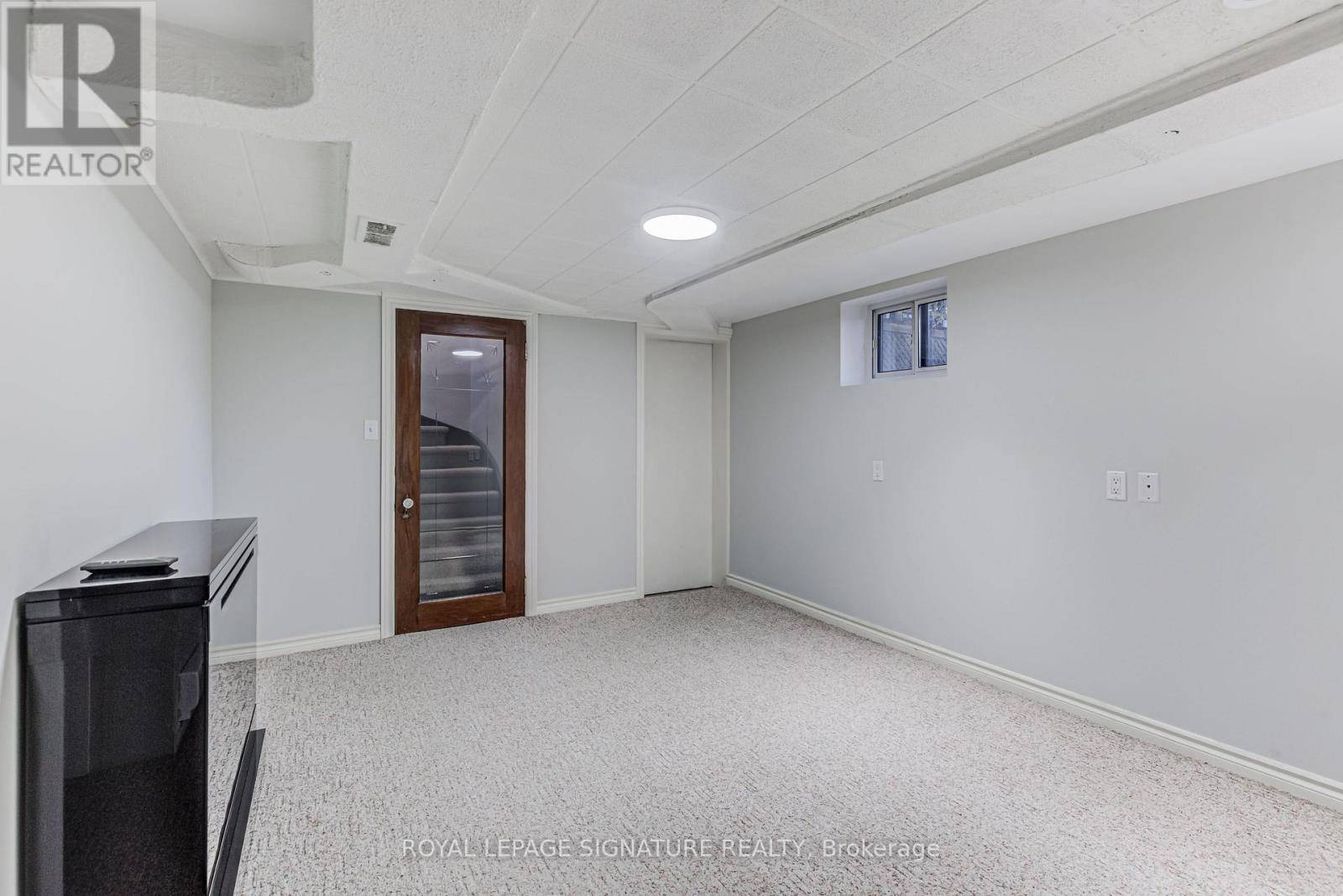 Toronto (broadview North), ON M4K3M9,81 Hopedale AVE #Lower