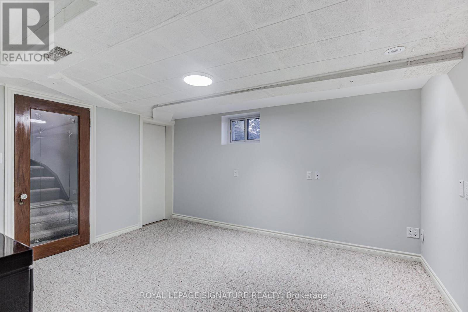Toronto (broadview North), ON M4K3M9,81 Hopedale AVE #Lower