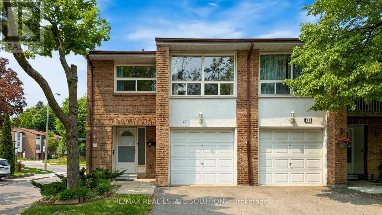Toronto (clairlea-birchmount), ON M1L1W3,3409 St Clair AVE East #32
