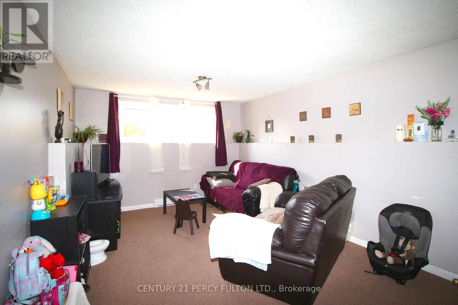 Oshawa (vanier), ON L1J1S1,318 COLLEGE AVENUE