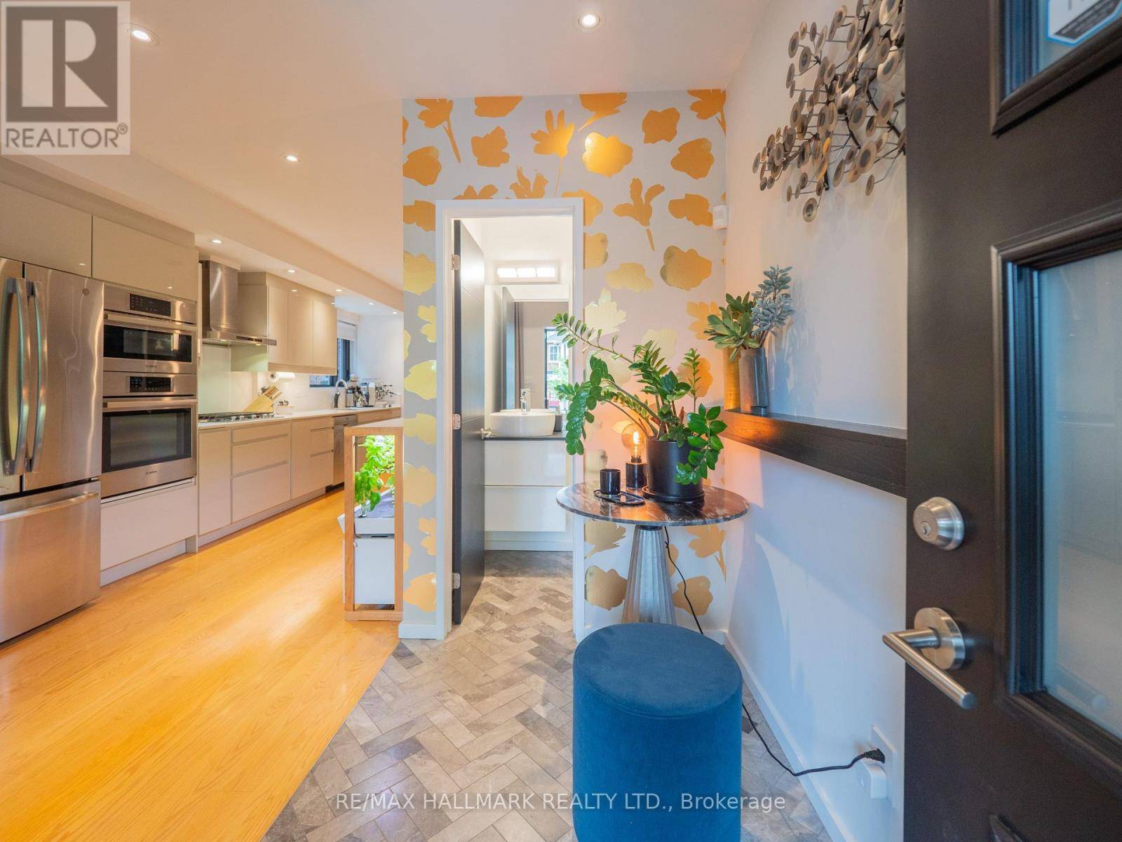 Toronto (playter Estates-danforth), ON M4K1V5,12 THORNCLIFFE AVENUE