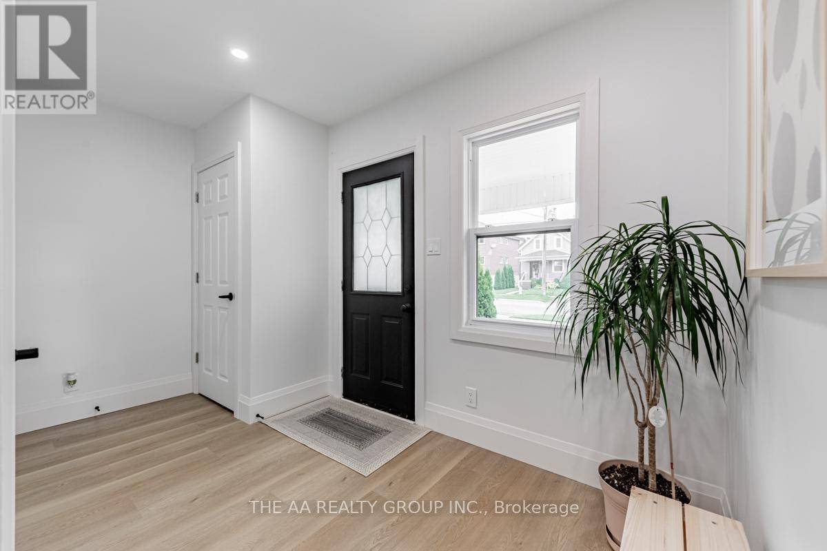 Oshawa (central), ON L1H5R7,212 OSHAWA BOULEVARD S