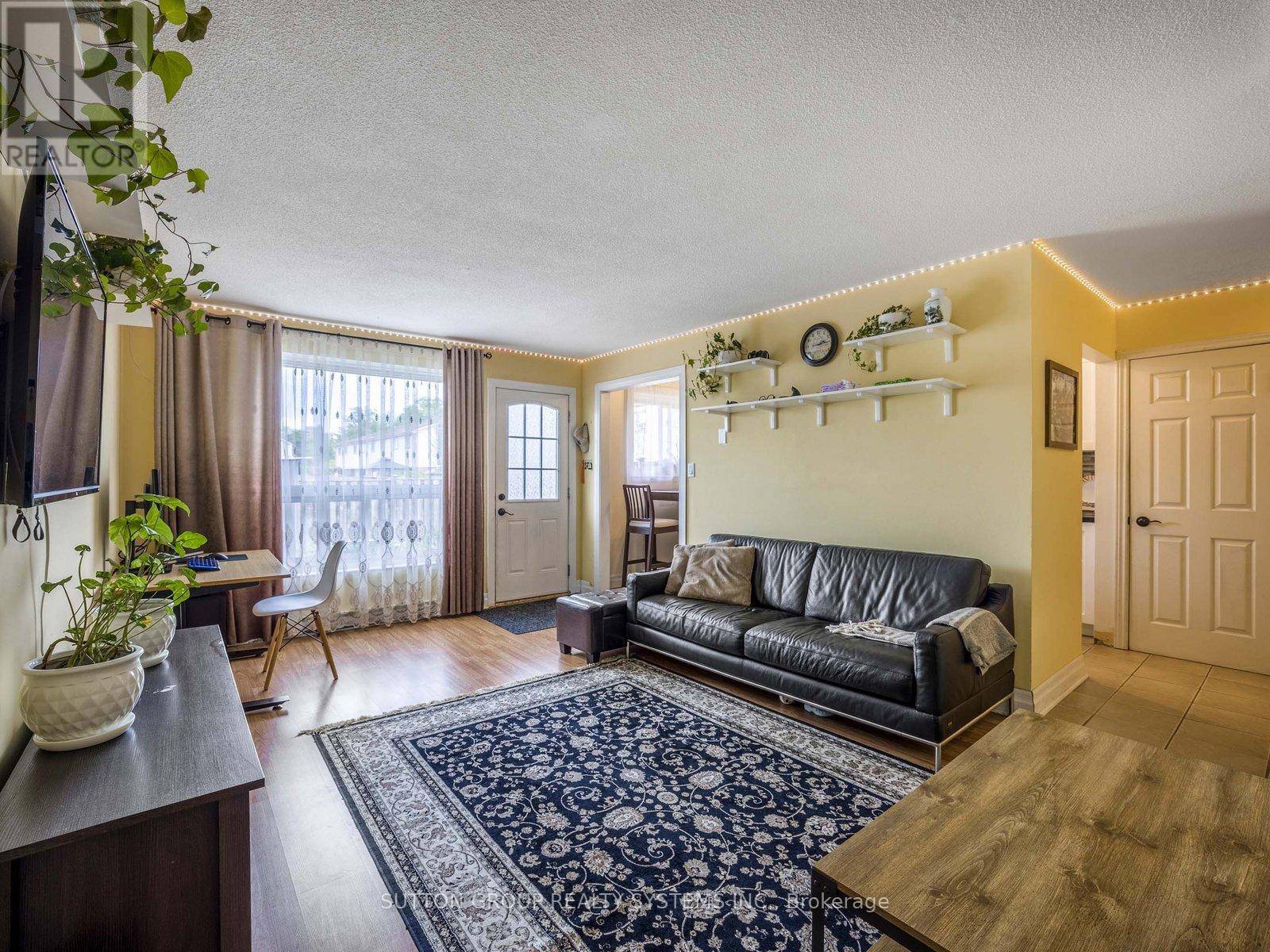 Oshawa (centennial), ON L1G7E6,120 Nonquon RD #55