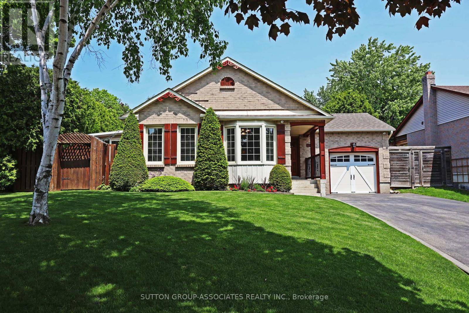 Oshawa (mclaughlin), ON L1J7R1,768 LOCHNESS CRESCENT