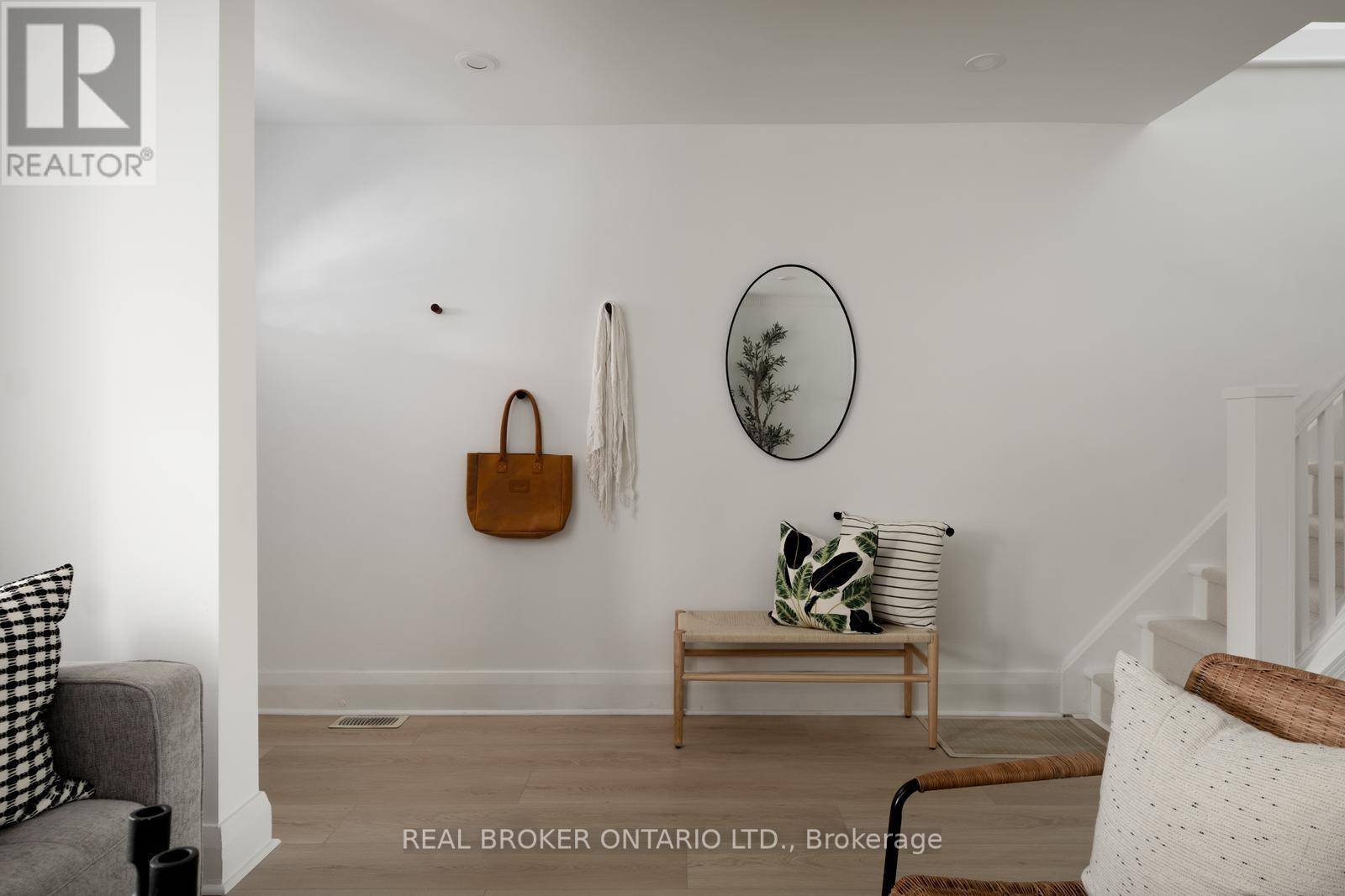 Toronto (danforth), ON M4C1X9,674 MILVERTON BOULEVARD