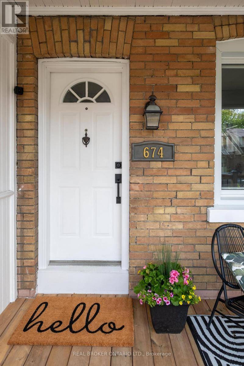 Toronto (danforth), ON M4C1X9,674 MILVERTON BOULEVARD