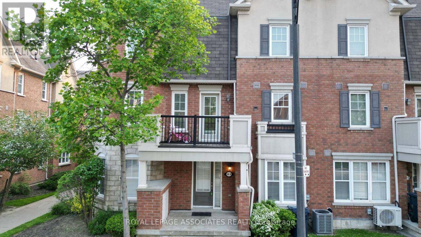 Toronto (clairlea-birchmount), ON M1L0G8,50 Mendelssohn ST #8