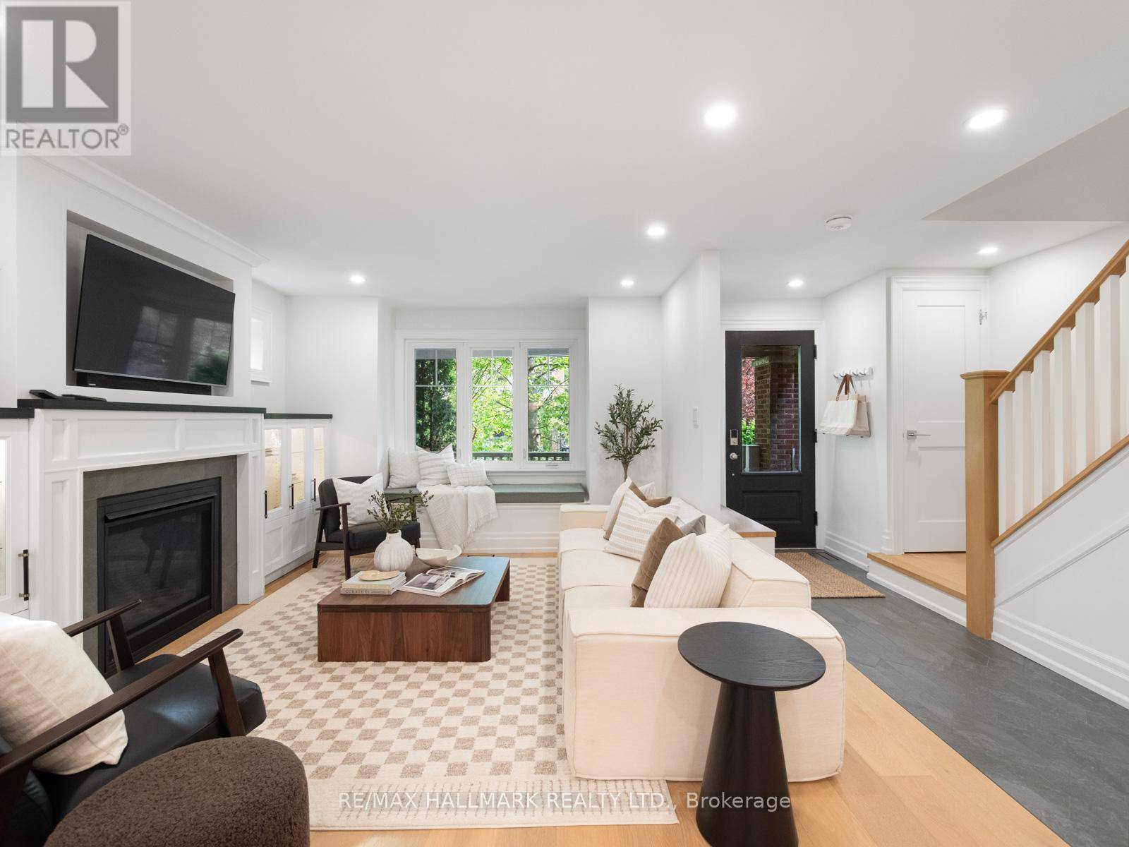 Toronto (playter Estates-danforth), ON M4K1V5,18 THORNCLIFFE AVENUE