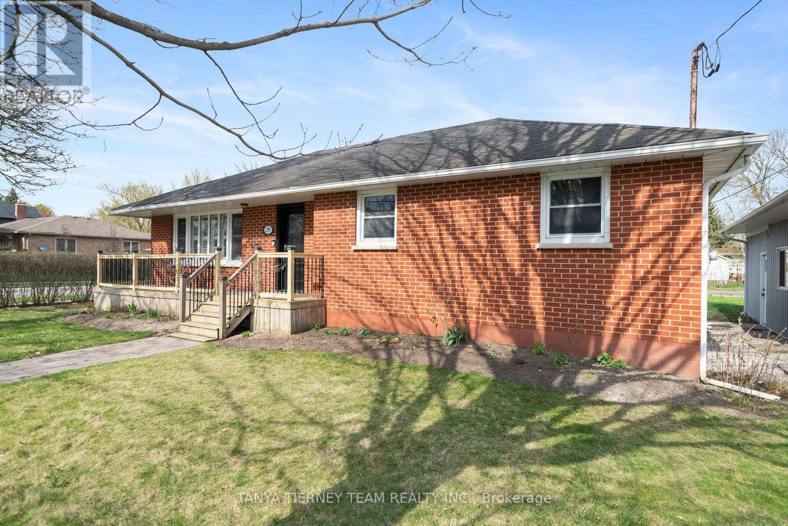 Whitby (brooklin), ON L1M1C5,29 QUEEN STREET