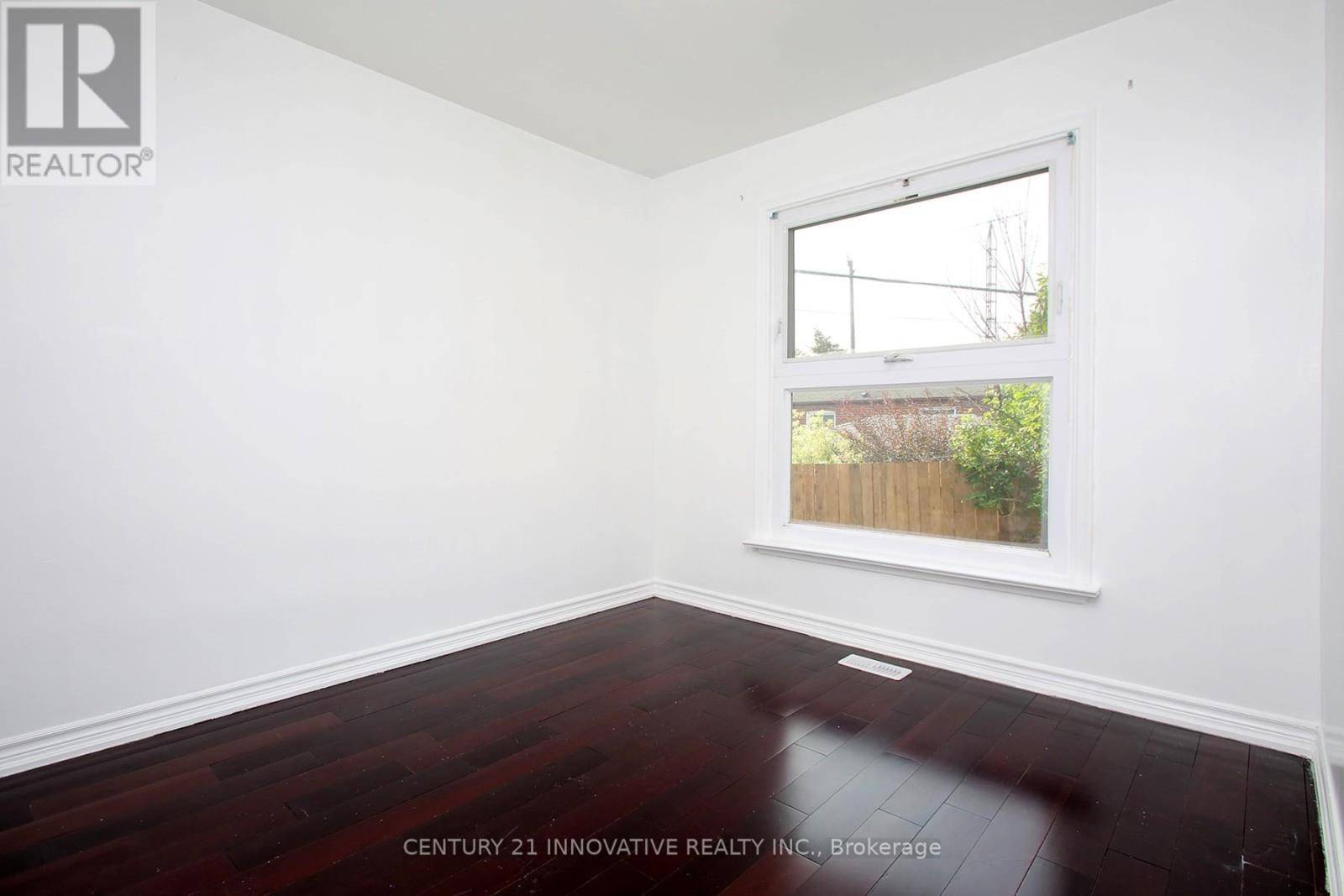 Toronto (clairlea-birchmount), ON M1K1C5,12 BLANCHE AVENUE
