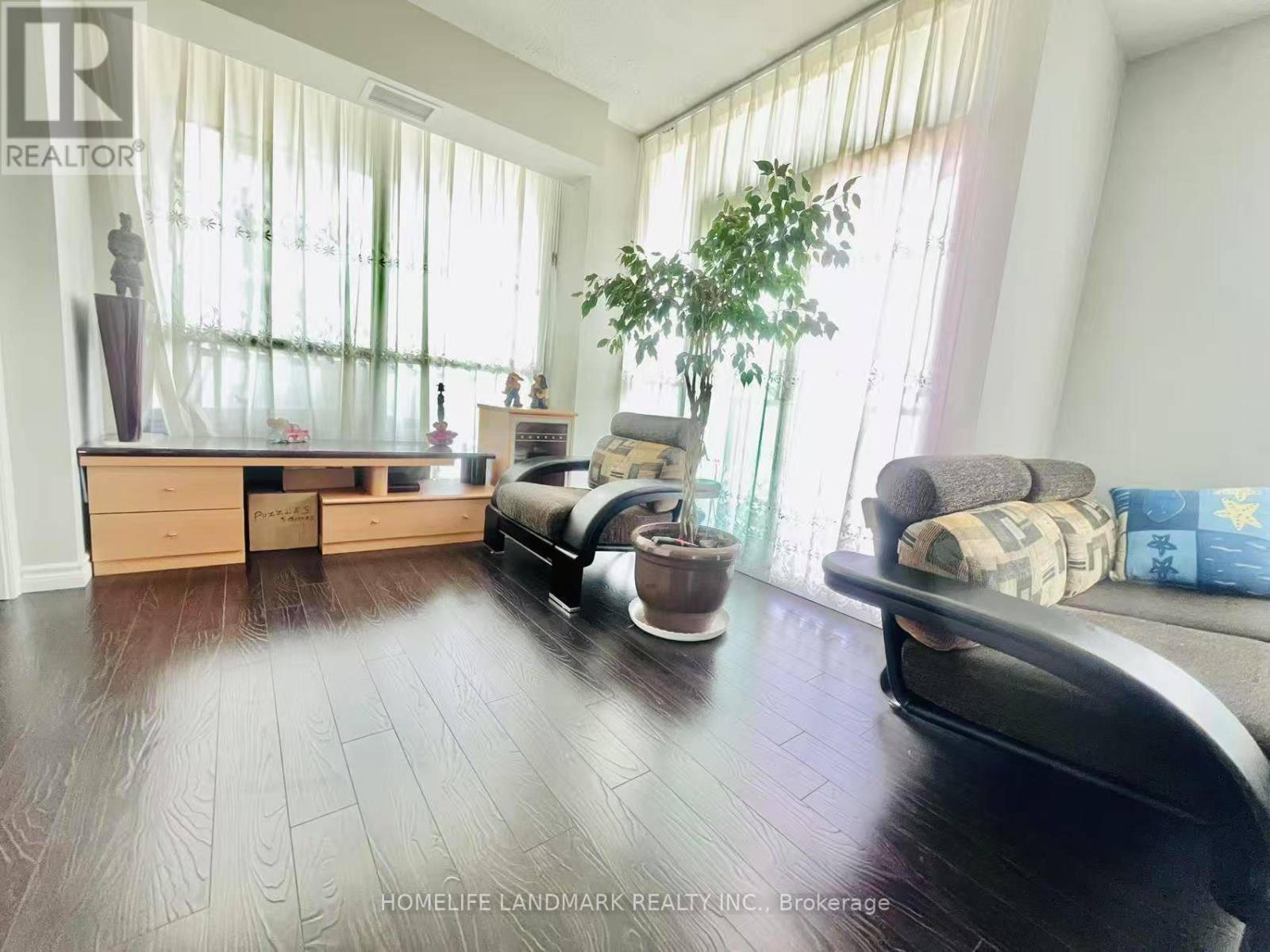 Toronto (woburn), ON M1H0A1,68 Grangeway AVE #2105