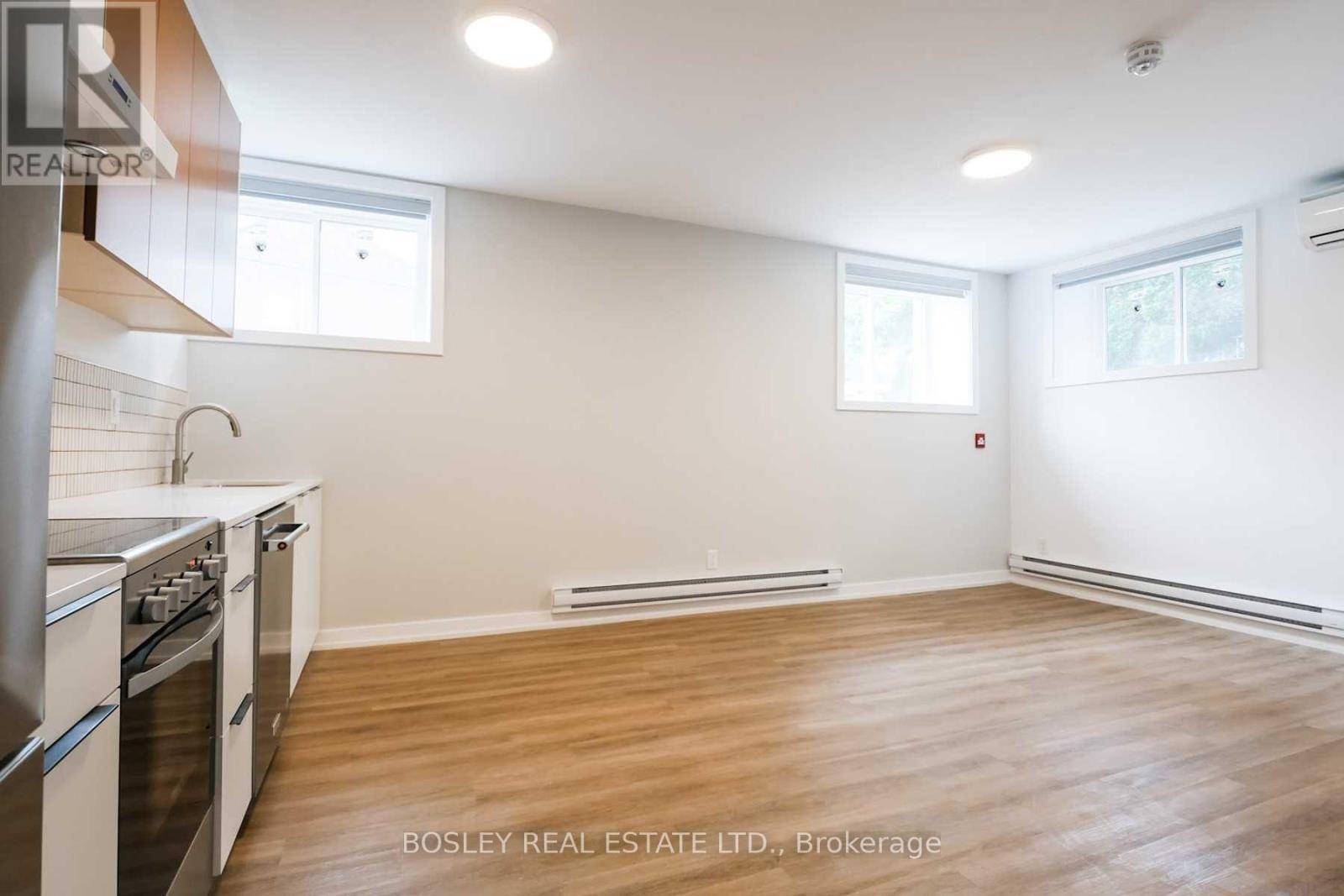 Toronto (east End-danforth), ON M4C1P9,103 Coleman AVE #B1