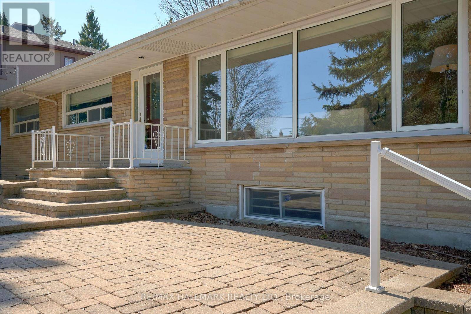 Toronto (scarborough Village), ON M1M3B1,54 HEATHFIELD DRIVE