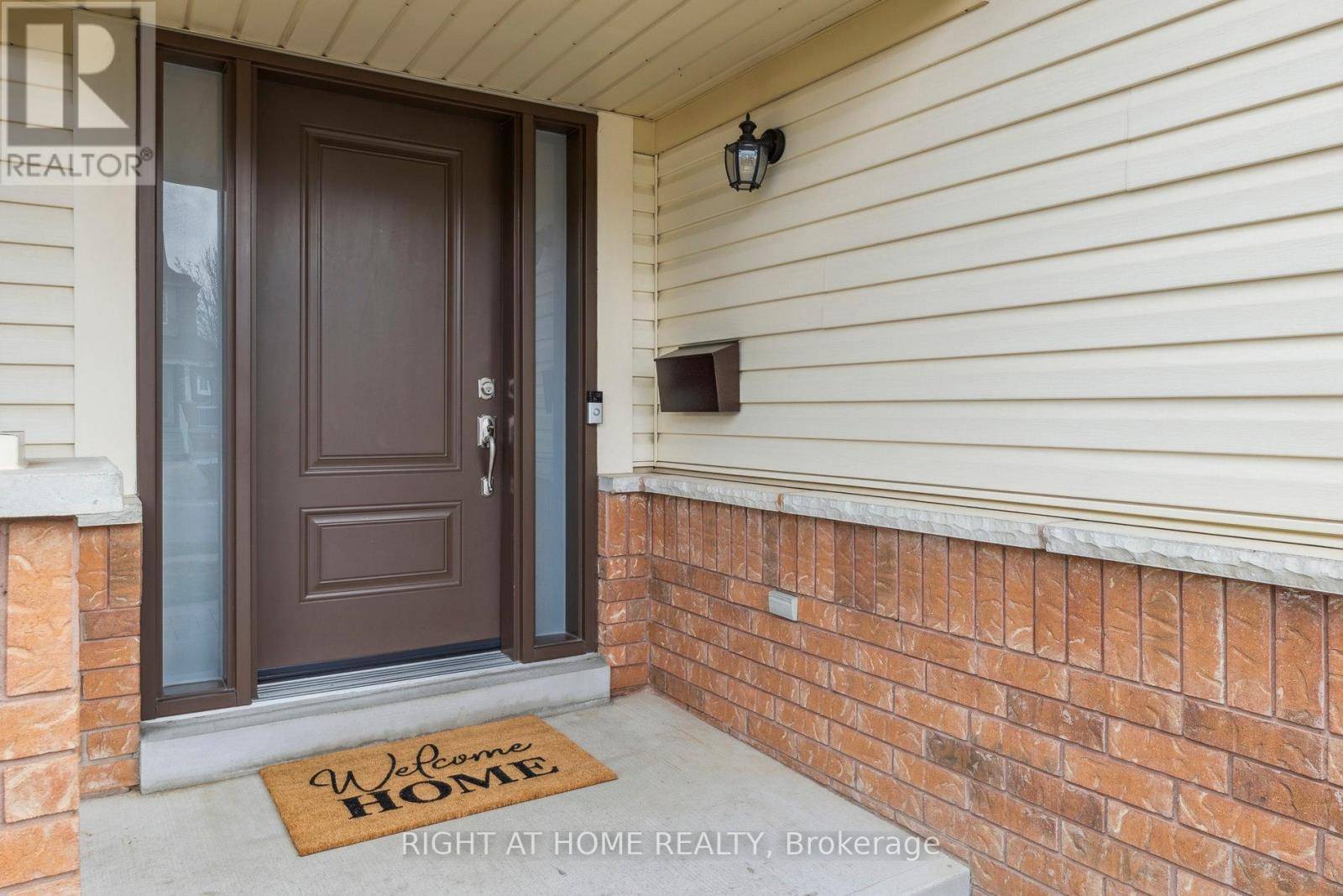 Whitby (pringle Creek), ON L1R3H1,92 LONGUEUIL PLACE