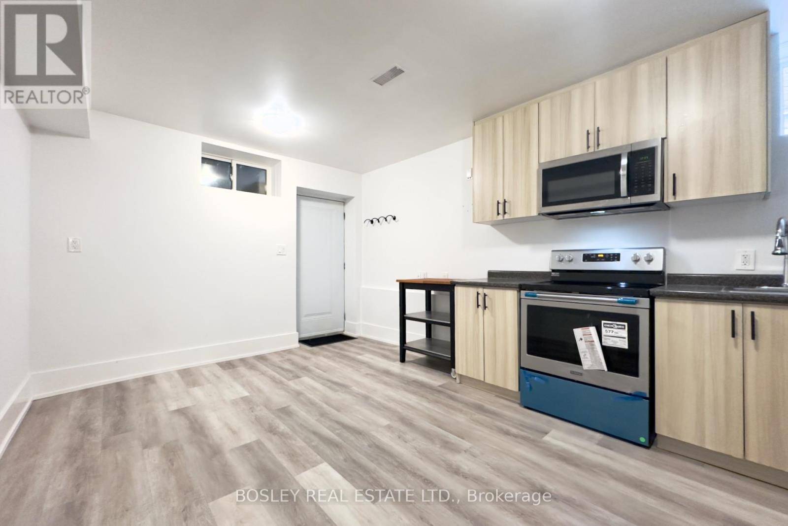 Toronto (east End-danforth), ON M4E3L8,33 Lawlor AVE #Lower