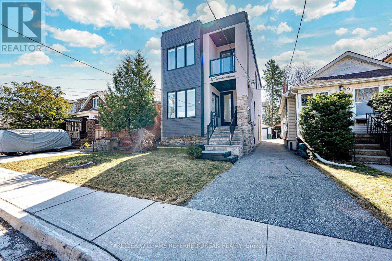 Toronto (woodbine-lumsden), ON M4C1Y6,41 DONCASTER AVENUE