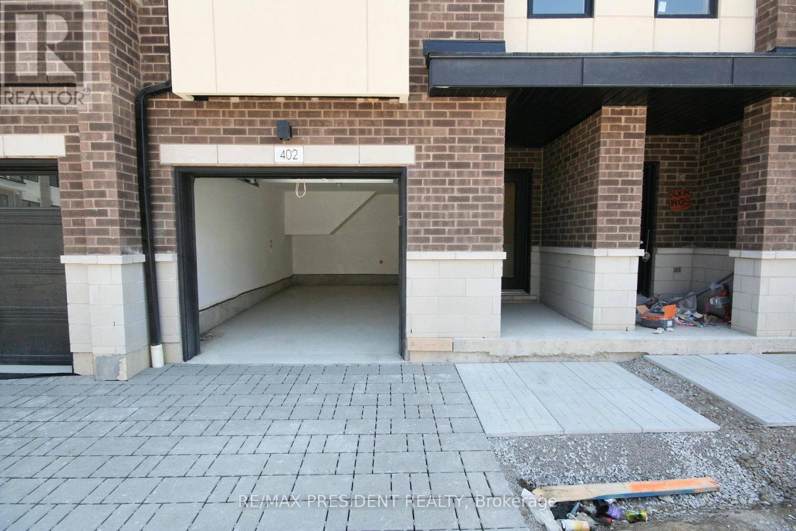 Pickering (duffin Heights), ON L1X0S9,1695 Dersan ST #402