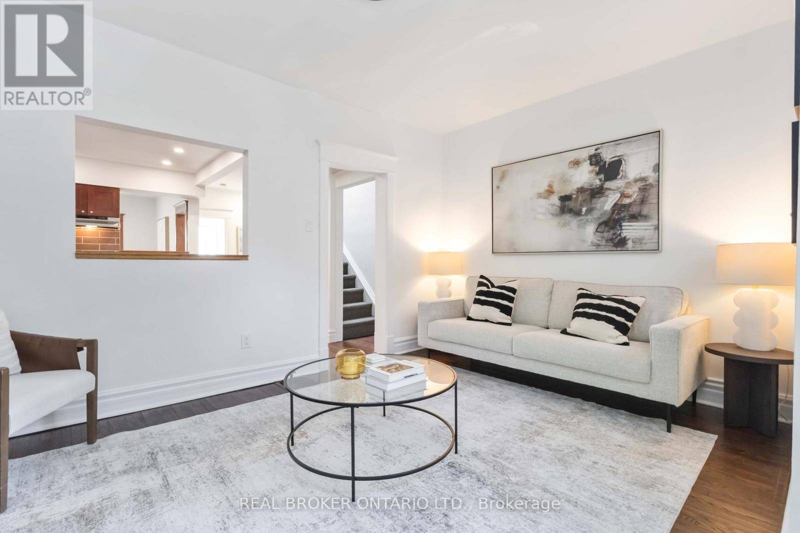Toronto (the Beaches), ON M4L3T6,284 WAVERLEY ROAD