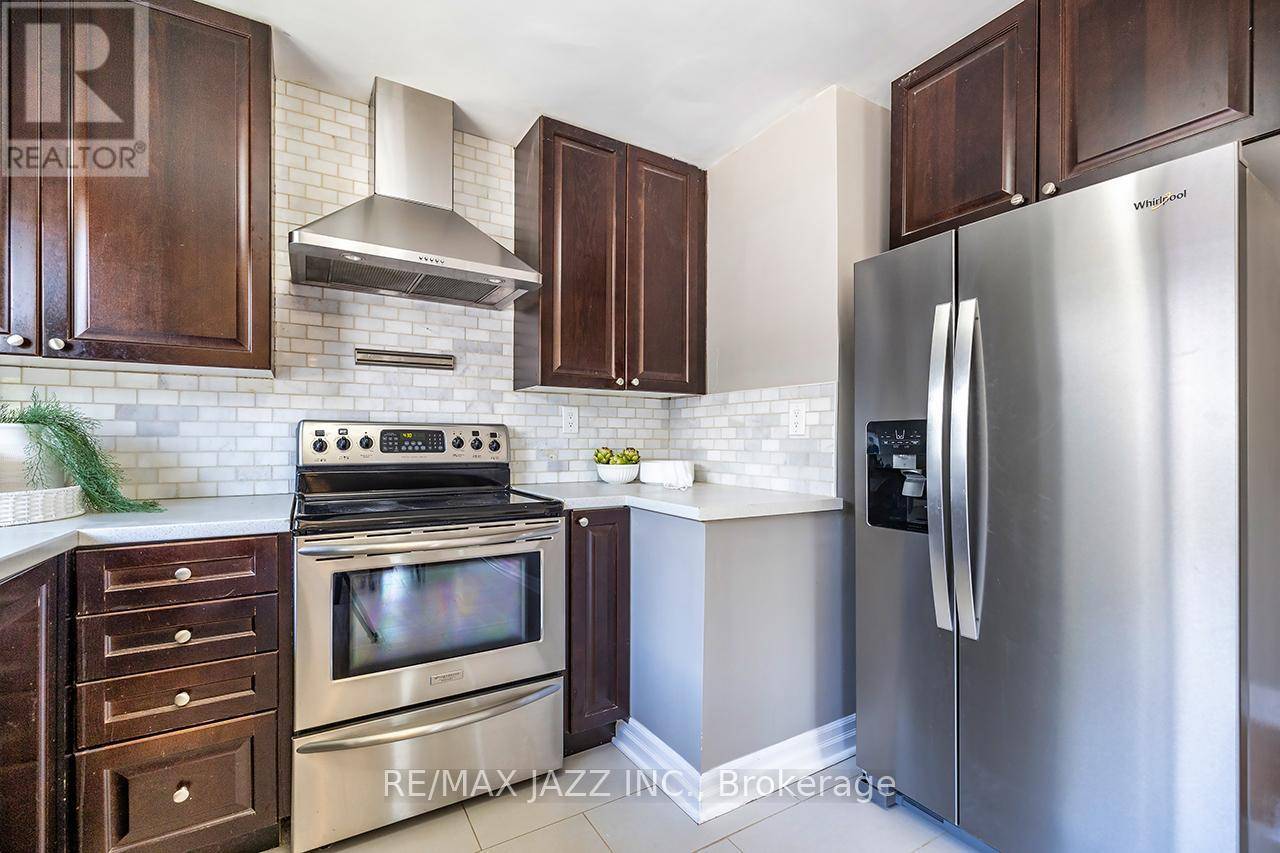 Whitby (downtown Whitby), ON L1N1X9,145 LUPIN DRIVE